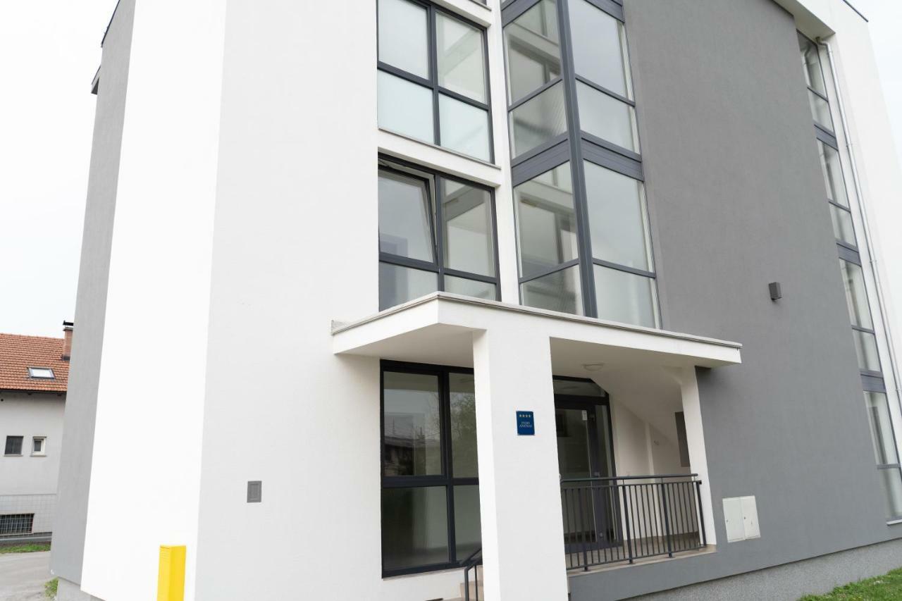 Jacuzzi Studio Apartman Mare'S ザグレブ エクステリア 写真