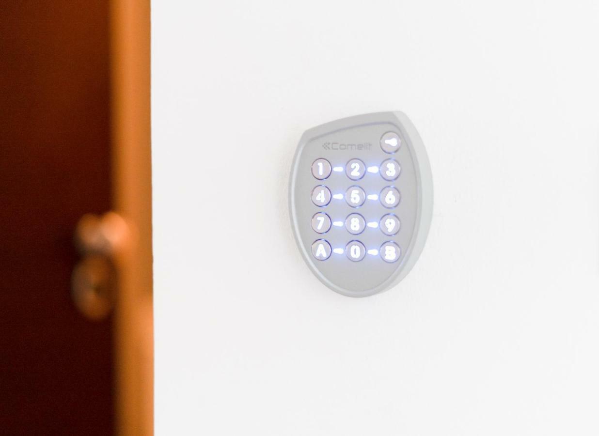 Jacuzzi Studio Apartman Mare'S ザグレブ エクステリア 写真